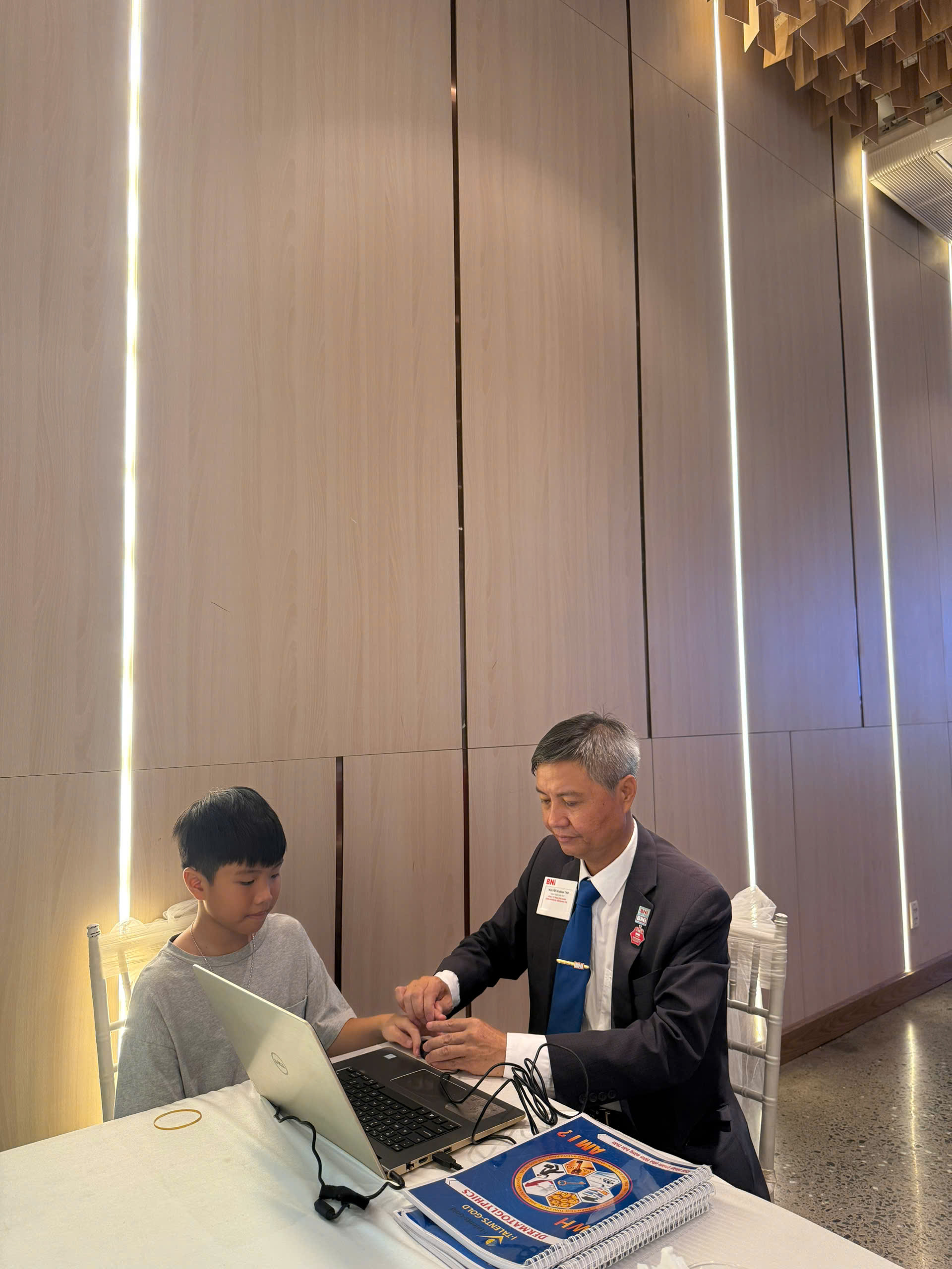 Đối tác