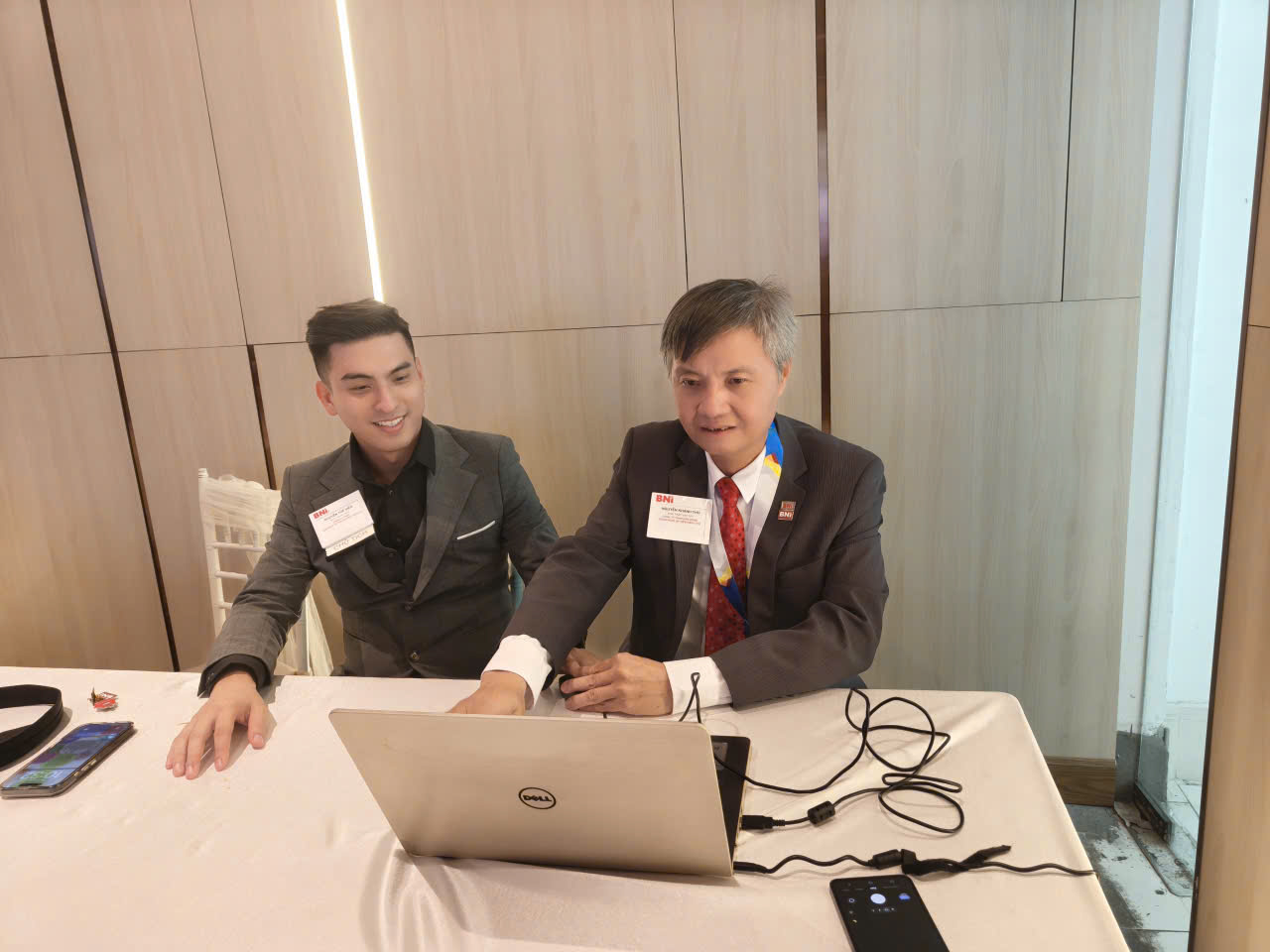 Đối tác