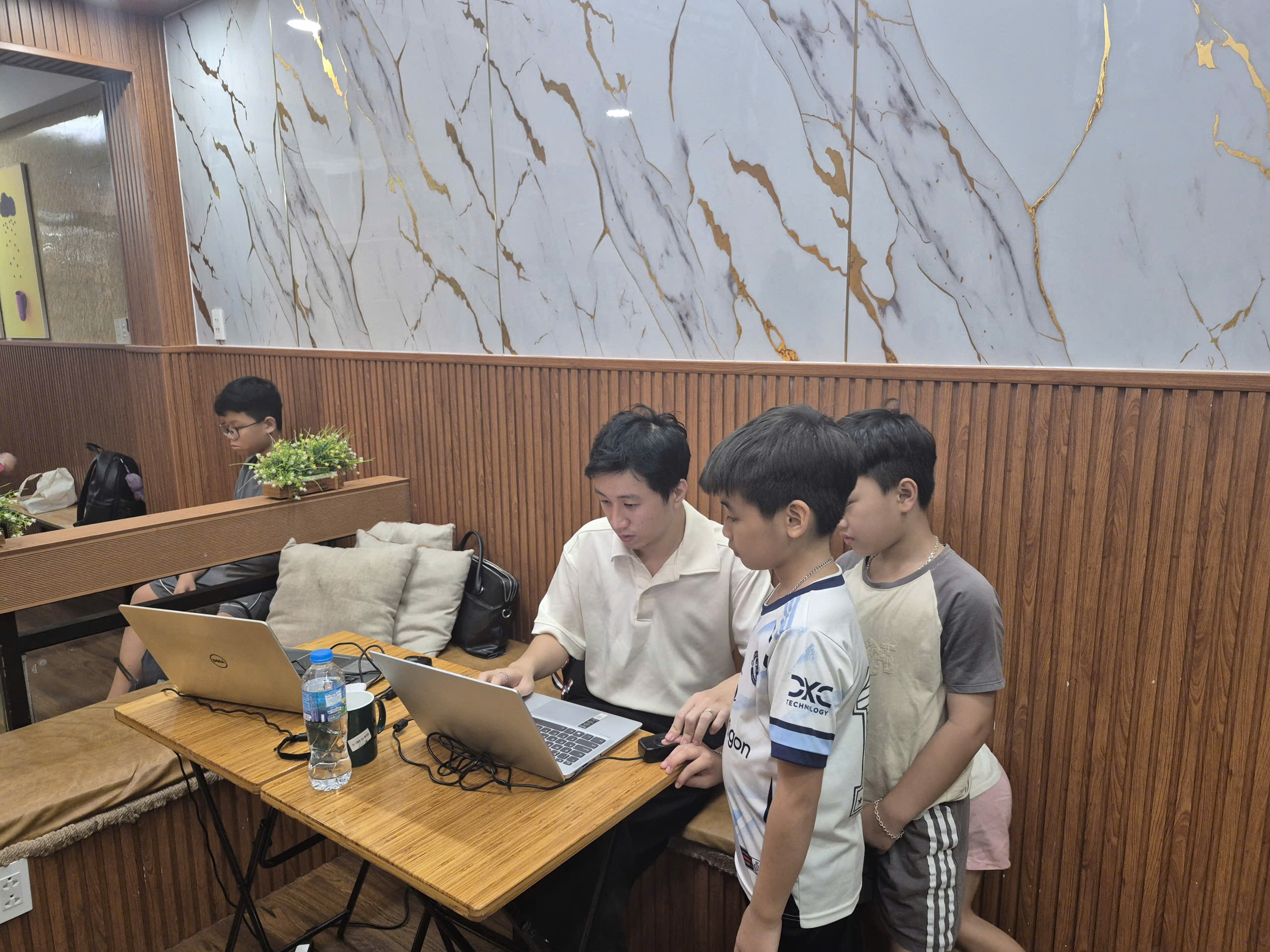 Đối tác