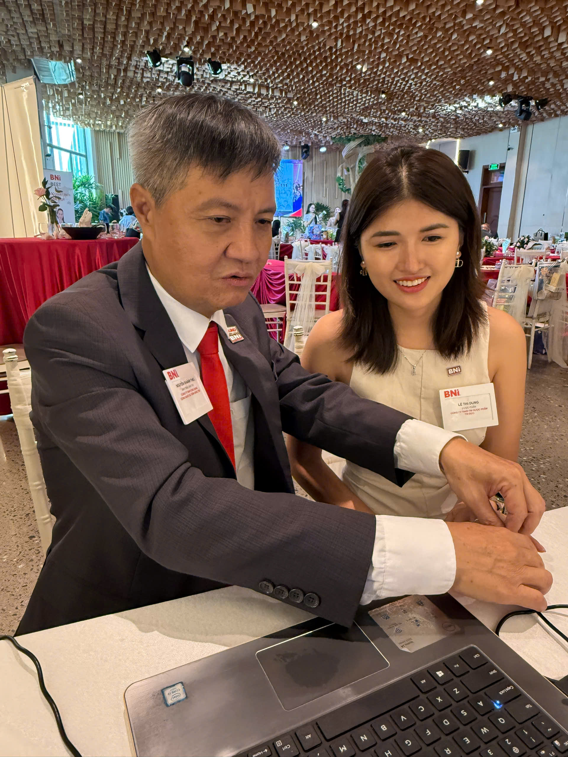 Đối tác